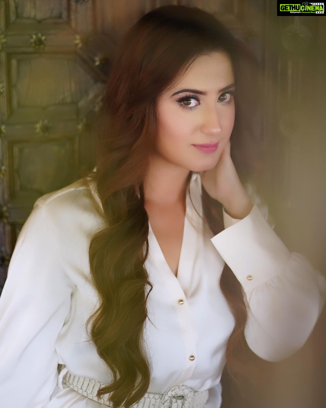 Aalisha Panwar Instagram - Wearing my invisible CrOWn .. , 👸