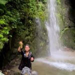 Aanchal Khurana Instagram - Zindagi thi jeeni thi 🤍 Ice cold water 🕊️🤍♾️ . . . . . . . . . . . . . . . . . . #trending #trendingaudio #song #jibhiwaterfall #aajfirjeenekitammanahai #mountains #mountainlife #pahadilife #jibhi #shoja #himachalpradesh #manali #delhigirl #travel #travelblogger #reelitfeelit #reelkarofeelkaro #aanchalkhurana #likeforshare #monsoon #viralreels