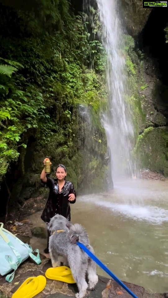 Aanchal Khurana Instagram - Zindagi thi jeeni thi 🤍 Ice cold water 🕊️🤍♾️ . . . . . . . . . . . . . . . . . . #trending #trendingaudio #song #jibhiwaterfall #aajfirjeenekitammanahai #mountains #mountainlife #pahadilife #jibhi #shoja #himachalpradesh #manali #delhigirl #travel #travelblogger #reelitfeelit #reelkarofeelkaro #aanchalkhurana #likeforshare #monsoon #viralreels