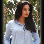 Abhinaya Instagram - Very tiring day that was in Mumbai. We were shooting for 17hrs and was sleepless and worked before that for 11 days. I was too tired for this pic. 🤯😞 Mumbai, Maharashtra