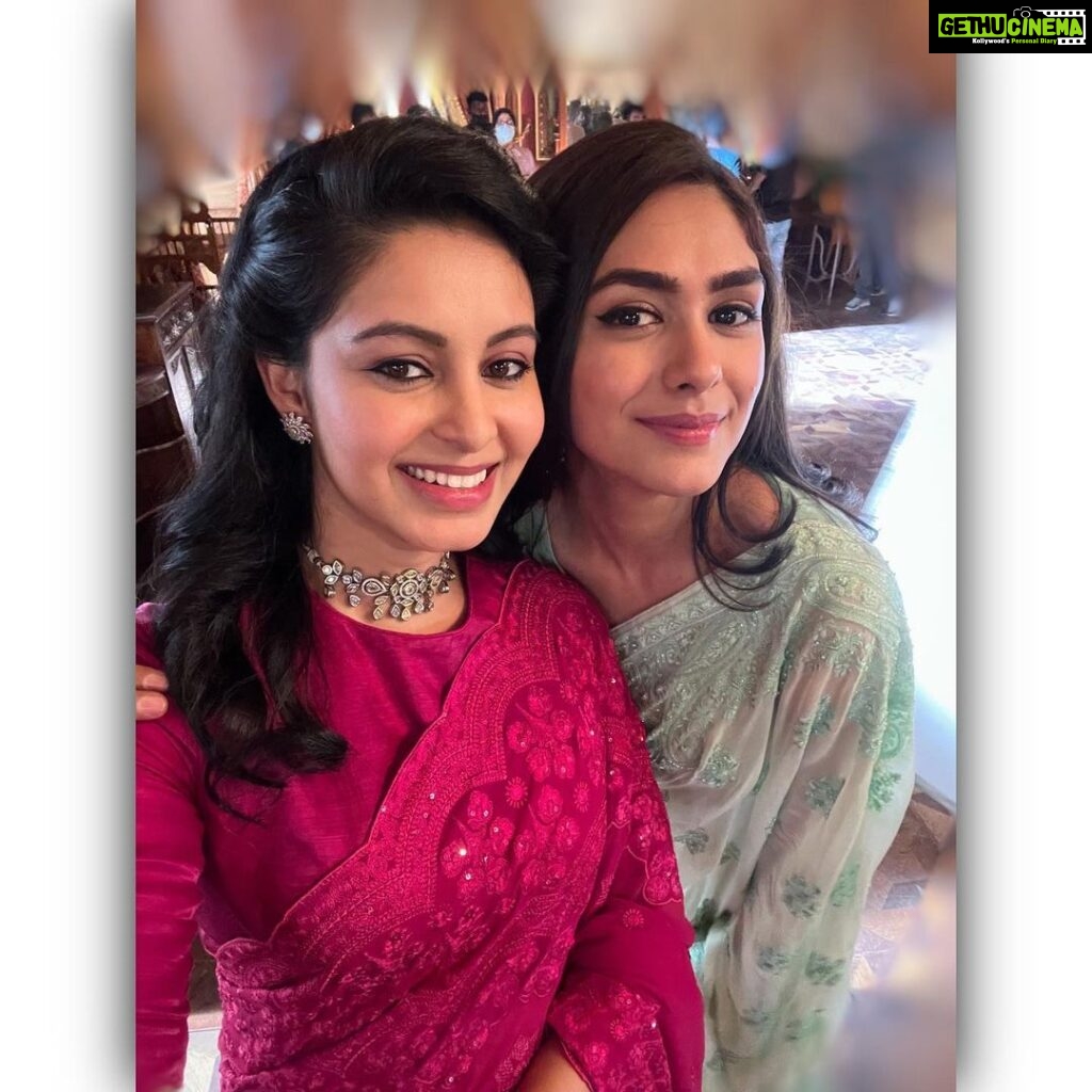 Abhinaya Instagram - Wish you a very happy birthday to you... @mrunalthakur My darling sister. It was great fun working together in #sitaramam. I miss you. God bless you good health, long life n many happy returns. Hoping to work together again. I love you ❤😘
