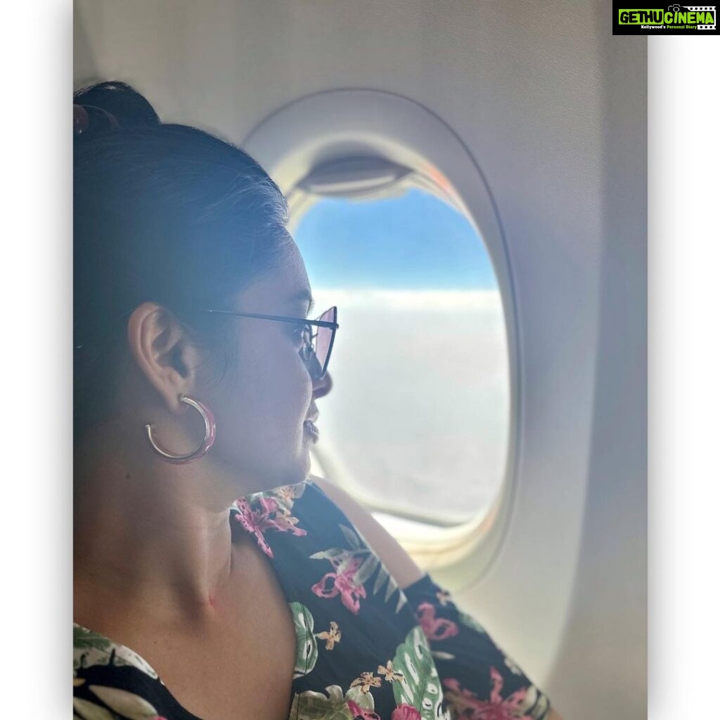 Abhinaya Instagram - #sky #flight