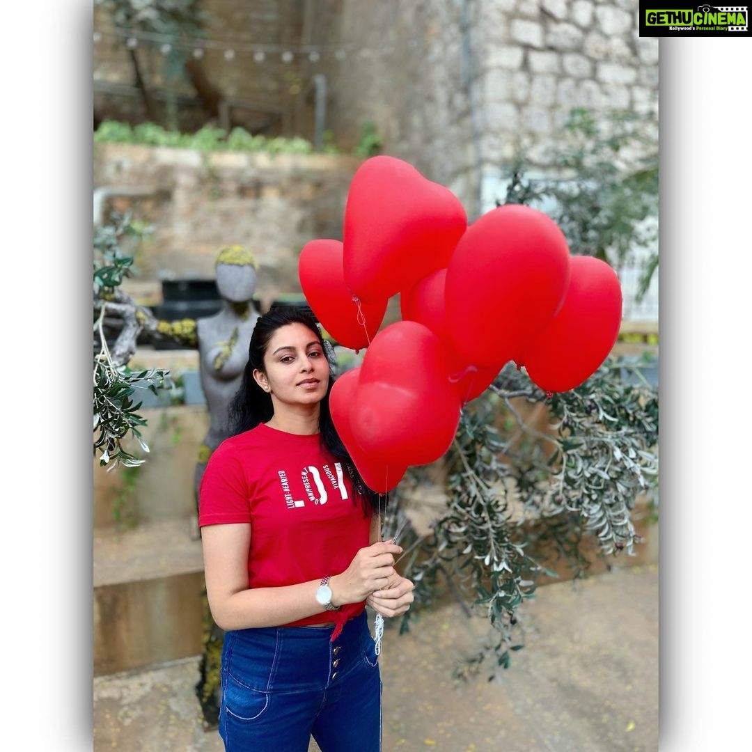 Abhinaya Instagram - Happy valentine’s day not only for couples, but families, friends, kids, senior citizens and relatives ❤️