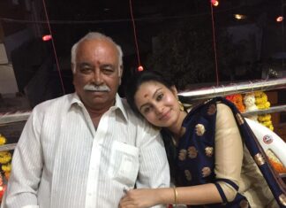 Abhinaya Instagram - I'm blessed to have a loving father. Being his birthday, thought of sharing my happiness. He's been a big support from the time i was born, till today. We fight with each other but nothing is done without his help ❤️❤️❤️ #lovedaddy