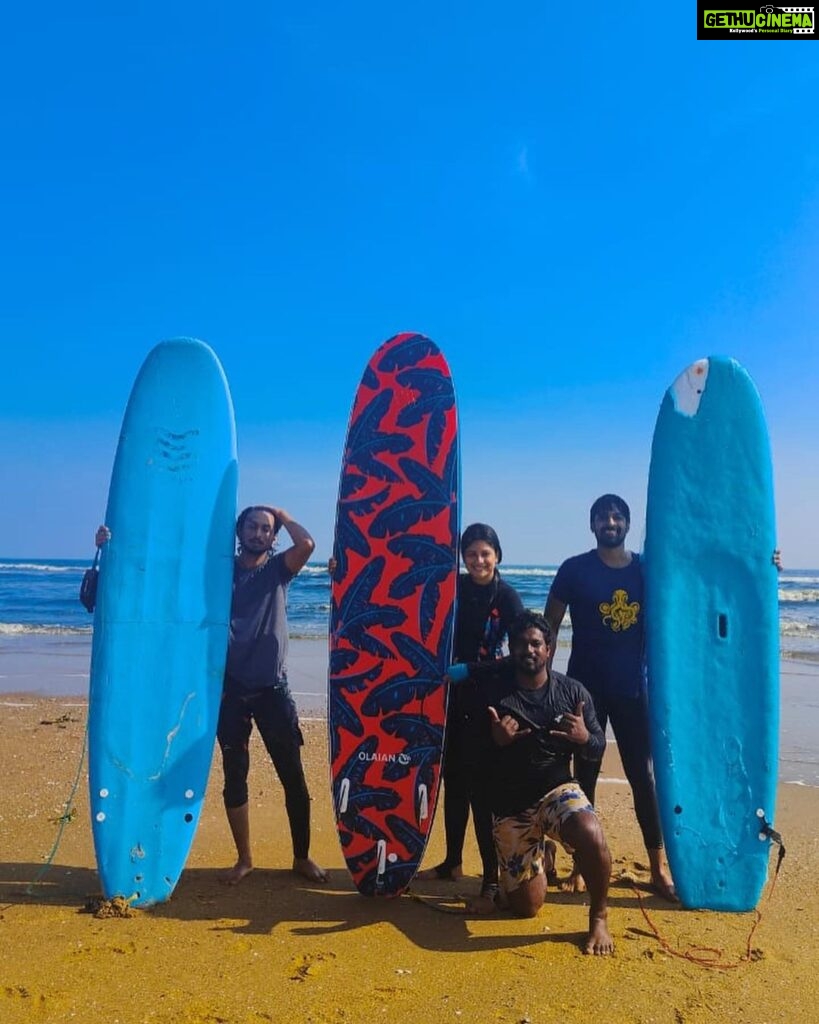 Aditi Balan Instagram - Never bored on a surfboard. Photographer @vanarosa11 Surf instructor @vicky_surfer @oceandelightsurfschool_india Caption credits @arjunradhakrishnan