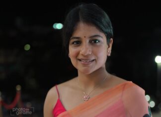 Aditi Balan Instagram - Karumegangal kalaigindrana audio launch. @thankar_bachan #karumegangalkalaigindrana 📸 : @the_photogiraffe @thiruupdates Blouse stitched by my favourite @thebuttonthiefco