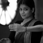 Aditi Balan Instagram - Shiva admiring Parvathy’s beauty. @natanakairali @manojparameswaran 📸