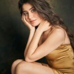 Aditi Bhatia Instagram - stardust 🤎✨ Shot by : @rohanshrestha MUA : @makeupbyriddhima Hair by : @swapnilkashid_ Styled by : @sheefajgilani