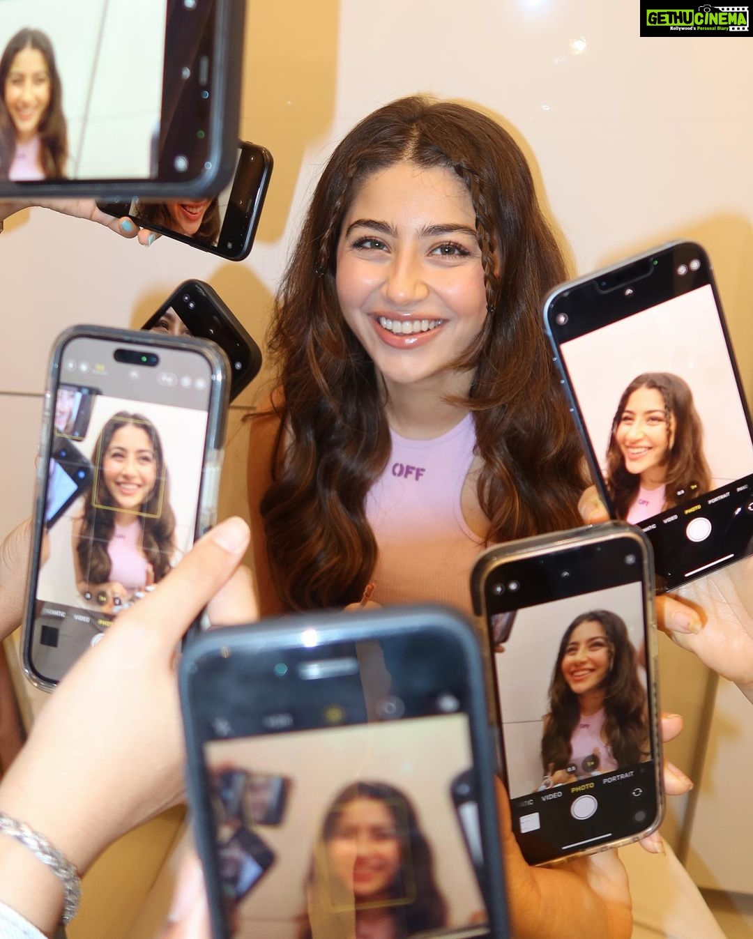 Aditi Bhatia Instagram - kya karu ab main har angle se hi cute hu 🤷🏼♀️