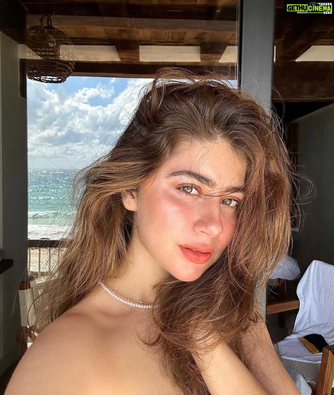 Aditi Bhatia Instagram - salt in my hair, i really don’t care☀️🌊 #takemeback