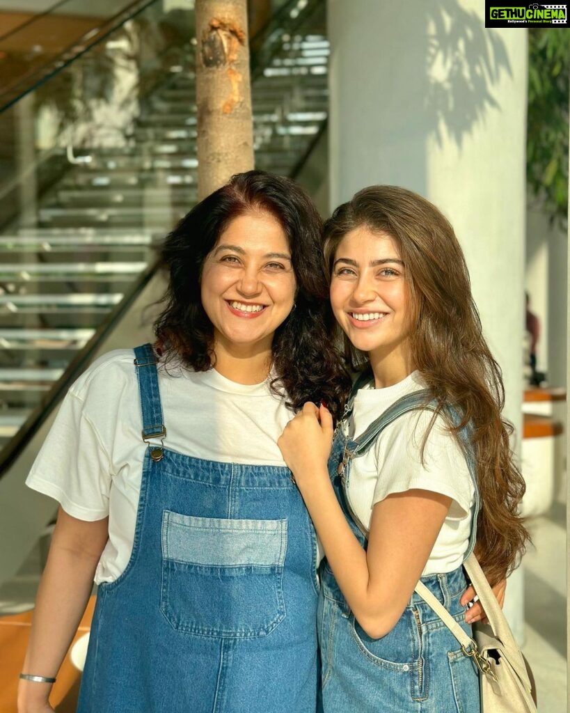 Aditi Bhatia Instagram - happy mommy day to my mommy👩‍👧 you’re my support system and my 🌍 exists because of you. I love you ❤️