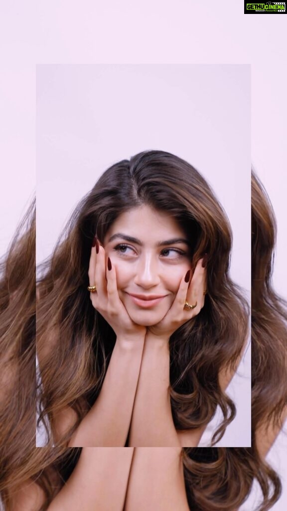 Aditi Bhatia Instagram - #ad Check out the different ways I use my L’Oréal Paris Extraordinary Oil serum to keep my hair soft & Shiny Infused with the goodness of 6 different floral oils, this serum makes my hair 30% stronger, helps eliminate the frizz and helps protect against UV, humidity and pollution. @lorealparis @amazondotin #LOrealParisIndia #ExOilSerumToShine #ExOilSerum