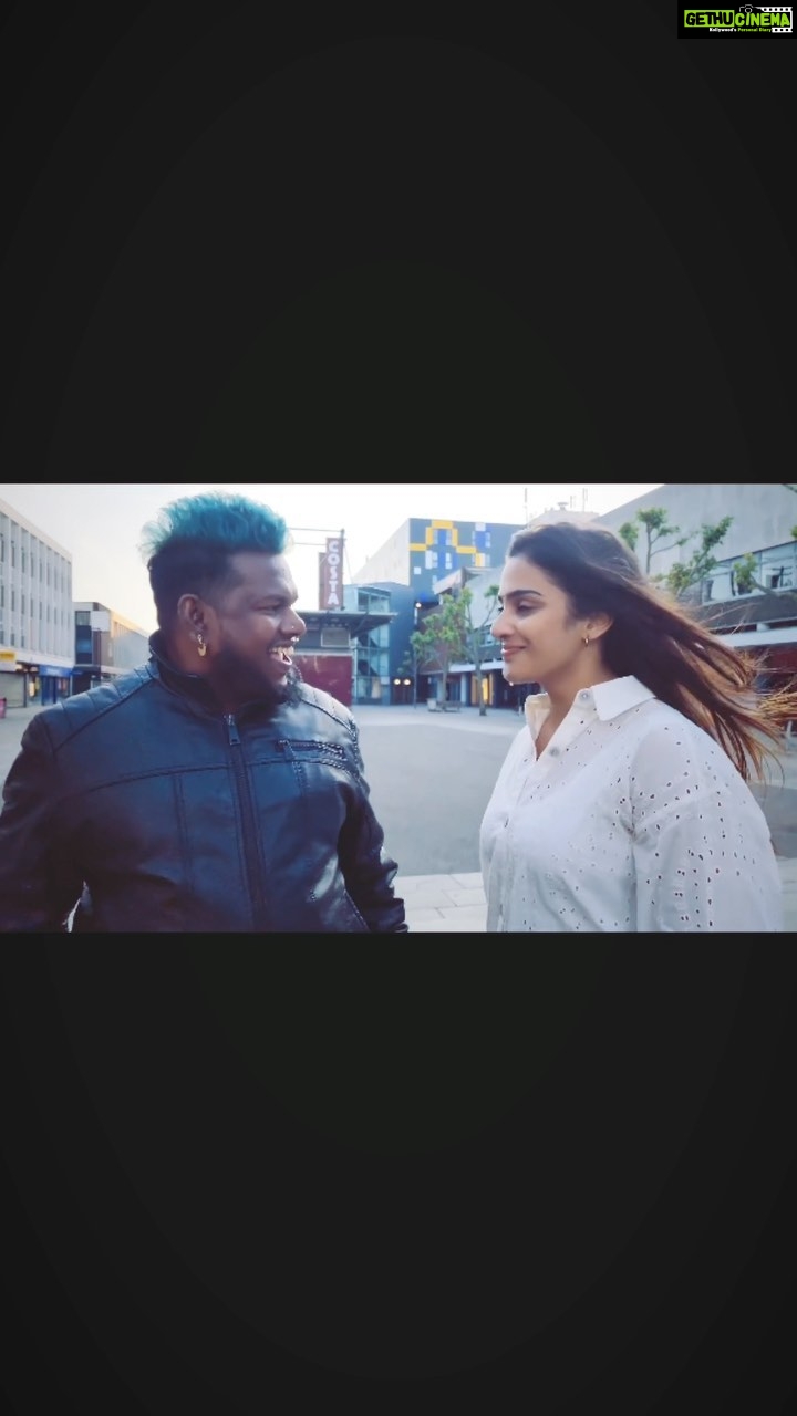 Aditi Ravi Instagram - Suttrum Vizhi with pokkiri swamichan🤣🤣🤣 @narasimhaswamy_ Masmarika edit by @raakz.ashraa 🤣 Location fun #reels #reelitfeelit #funny #tamil