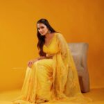 Aditi Ravi Instagram - 🫠🫠 📸 @arun_payyadimeethal 💄& 💁🏻‍♀️ @sreegeshvasan_makeupartist 👗 @kasavukendra_wedding_centre studio @maxxocreative #yellow #instagram
