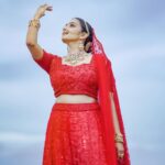 Aditi Ravi Instagram - ❤️ ❤️ ❤️ Photography - @nostalgiaevents.in Costume - @kahani_stories_in_thread MUAH - @merins_remyamerin Jewellery- @meralda.jewels Location - @portmuziriskochi #red #instagram