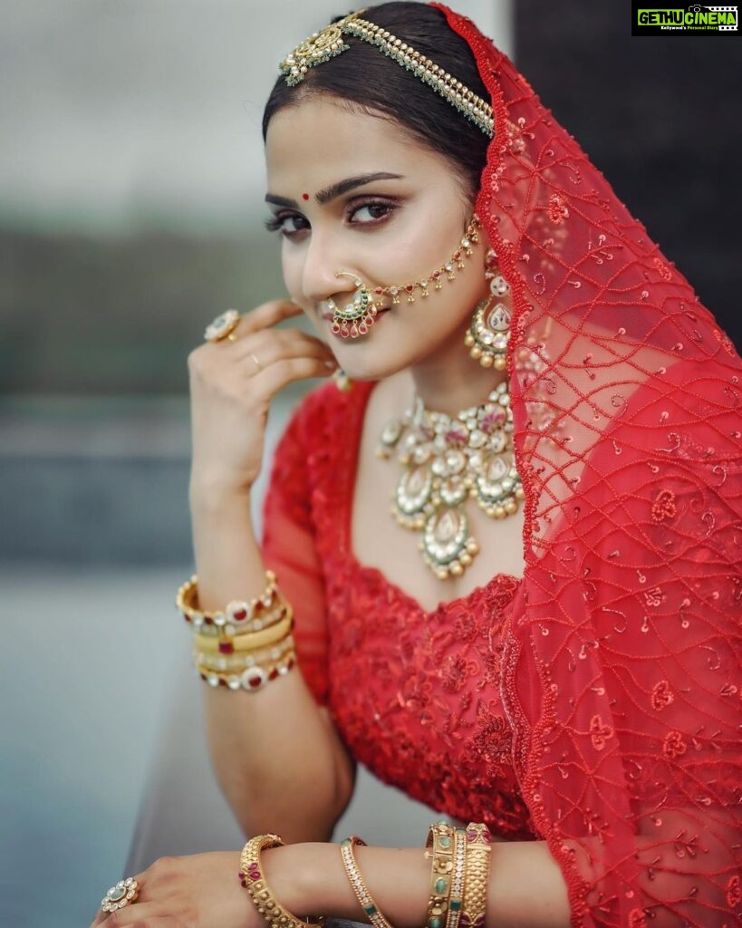 Aditi Ravi Instagram - ❤️ ❤️ ❤️ Photography - @nostalgiaevents.in Costume - @kahani_stories_in_thread MUAH - @merins_remyamerin Jewellery- @meralda.jewels Location - @portmuziriskochi #red #instagram
