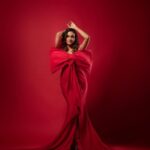 Aditi Ravi Instagram - ❤️merry Xmas❤️ photograhy: @plan.b.actions mua&styling: @ashna_aash_ costume: @episode_c_cube__ studio: @maxxocreative #💃#😁 #red #smile #xmas #celeberation