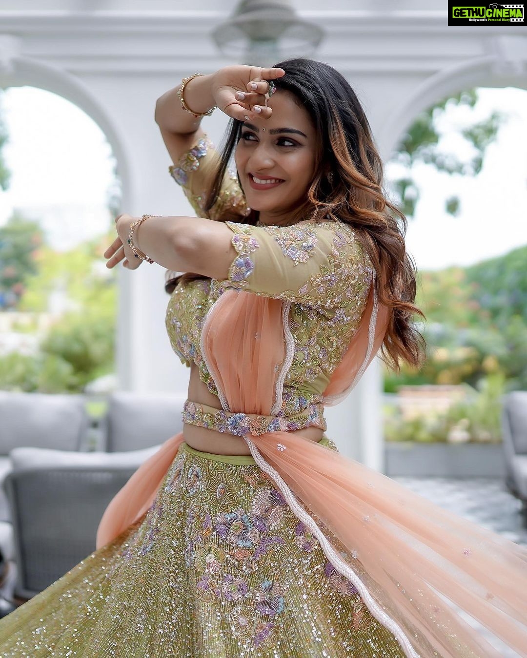 Aditi Ravi Instagram - lehja lehja dil lehja lehja 🎶… Photography - @nostalgiaevents.in Costume - @kahani_stories_in_thread MUAH - @merins_remyamerin Jewellery- @meralda.jewels Location - @portmuziriskochi #lehnga #smile #instagood