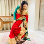 Aditi Ravi Instagram - ❤️🦚❤️ styling @vrinda_sk_ ✨ saree @poonolilsilks ✨ blouse @niharikabyarya ✨ MuA @aditi.ravi 😜 nails @nails_by_rakhi #saree #favourite #smile #insta