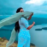 Aditi Ravi Instagram - in the end le dupatta :- enough!! stop it … 🧣 🎥 @soubinshahir 😁 #reels #idukki #reelitfeelit #fun #😀