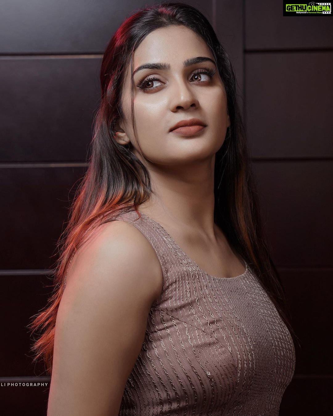 Aditi Ravi Instagram - clarity brings serenity š¤ šø : @jishnumurali_ š: @_arya_jithins_makeover Hair : @makeovers_by_anjaly š : @yla_designs VC : @joseph_seby__ Retouching : @abhishek__asokan @maliekal.heritance.cherai #serenity #instagram #new