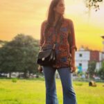Aditi Ravi Instagram – 🌞🌳

👚 @feather_calicut 

#thrissur #myplace #sunset