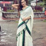 Aditi Ravi Instagram - ഐശ്വര്യത്തിന്റെയും സ്നേഹത്തിന്റെയും സമൃദ്ധിയുടെയും ഹൃദയം നിറഞ്ഞ ഓണാശംസകൾ 🌼 🌼HAPPY ONAM 🌼 #happyonam #thiruvonam @silkaura_handlooms