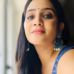 Aditi Ravi Instagram - shades of blue 🐟 👗 @nairadesignerboutique 💄 me!! #blue #shades #instagram