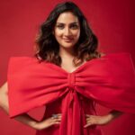 Aditi Ravi Instagram - ❤️merry Xmas❤️ photograhy: @plan.b.actions mua&styling: @ashna_aash_ costume: @episode_c_cube__ studio: @maxxocreative #💃#😁 #red #smile #xmas #celeberation