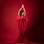 Aditi Ravi Instagram - ❤️merry Xmas❤️ photograhy: @plan.b.actions mua&styling: @ashna_aash_ costume: @episode_c_cube__ studio: @maxxocreative #💃#😁 #red #smile #xmas #celeberation