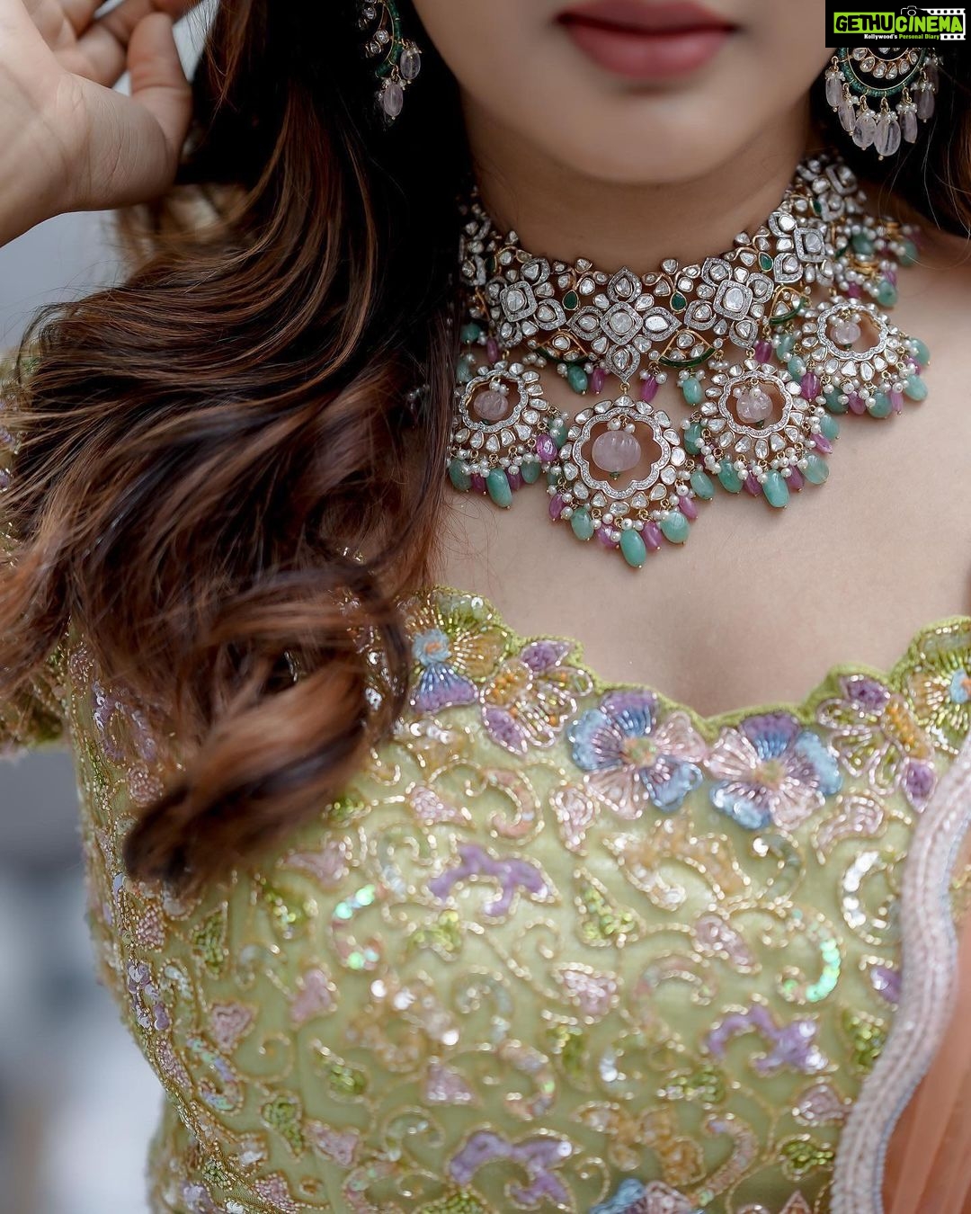 Aditi Ravi Instagram - lehja lehja dil lehja lehja 🎶… Photography - @nostalgiaevents.in Costume - @kahani_stories_in_thread MUAH - @merins_remyamerin Jewellery- @meralda.jewels Location - @portmuziriskochi #lehnga #smile #instagood
