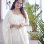 Aditi Ravi Instagram - White has it all. 📸 : @arif_ak_photography hair: @sreegeshvasan_makeupartist