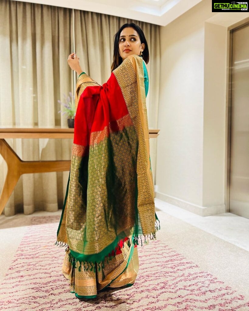 Aditi Ravi Instagram - ❤️🦚❤️ styling @vrinda_sk_ ✨ saree @poonolilsilks ✨ blouse @niharikabyarya ✨ MuA @aditi.ravi 😜 nails @nails_by_rakhi #saree #favourite #smile #insta