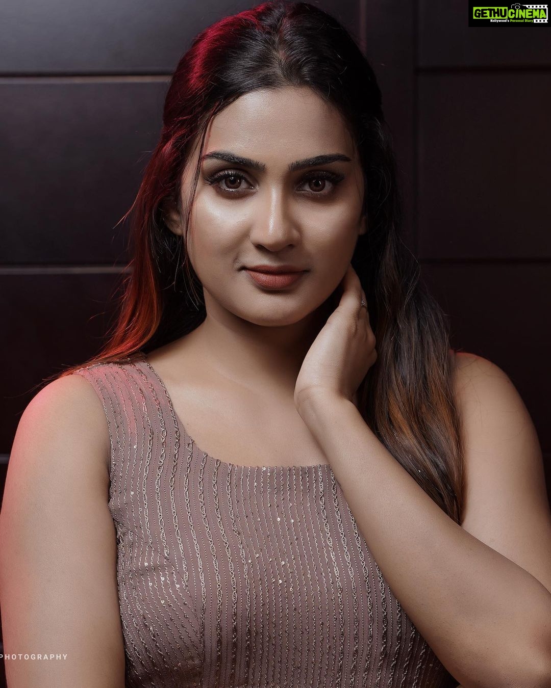 Aditi Ravi Instagram - clarity brings serenity š¤ šø : @jishnumurali_ š: @_arya_jithins_makeover Hair : @makeovers_by_anjaly š : @yla_designs VC : @joseph_seby__ Retouching : @abhishek__asokan @maliekal.heritance.cherai #serenity #instagram #new