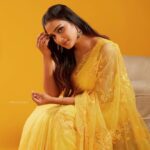 Aditi Ravi Instagram - 🫠🫠 📸 @arun_payyadimeethal 💄& 💁🏻‍♀️ @sreegeshvasan_makeupartist 👗 @kasavukendra_wedding_centre studio @maxxocreative #yellow #instagram
