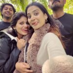 Aditi Ravi Instagram - london diaries 🇬🇧 #iloveyoulondon💯 #smile #friends #fam 🧥 @western_lady_ Picadilly Circus - London