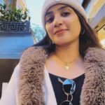 Aditi Ravi Instagram - london diaries 🇬🇧 #iloveyoulondon💯 #smile #friends #fam 🧥 @western_lady_ Picadilly Circus - London