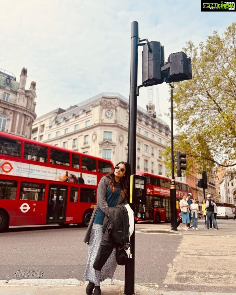 Aditi Ravi Instagram - alone 💯 📸 @sajadkaakku #uk #solitude #smile London UK