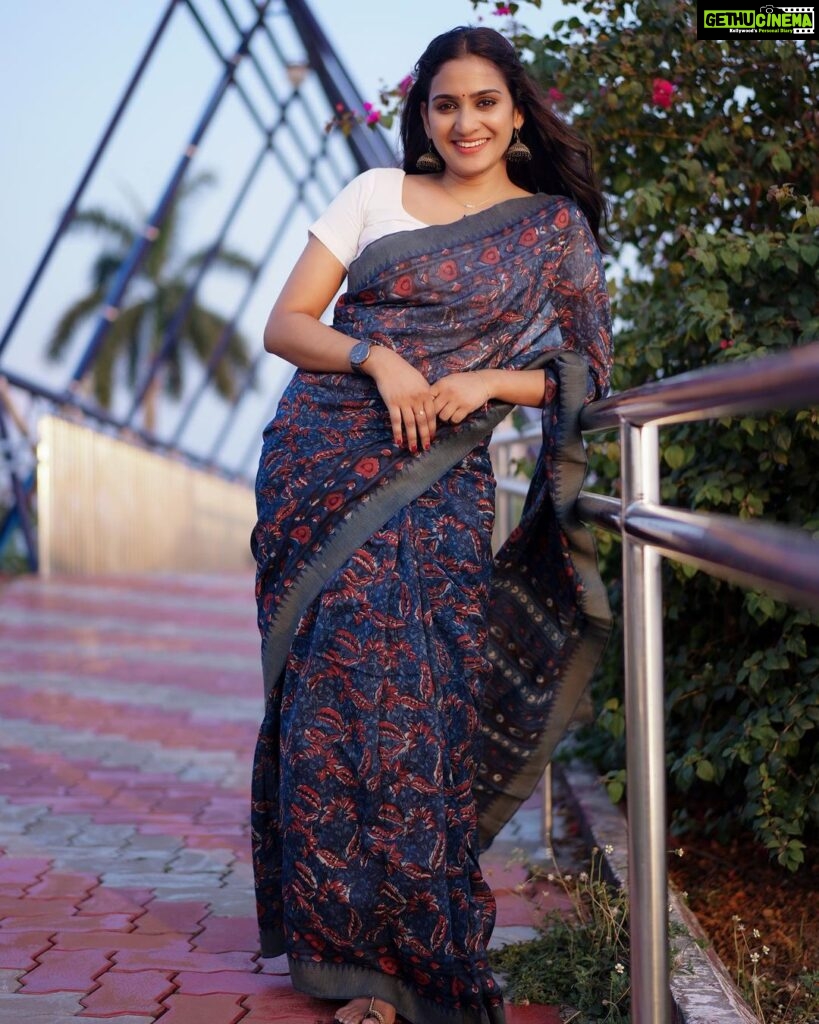 Aditi Ravi Instagram - Perseverance : the ability to know you will make it to the end 📸 @arif_ak_photography saree @junglefowl.in #smile #instagram
