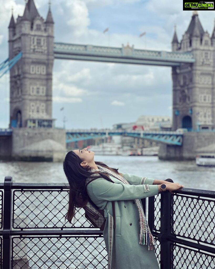Aditi Ravi Instagram - Kal Ho Naa Ho 💯 🧥 @western_lady_ #new #instagram #post #uk #towerbridge