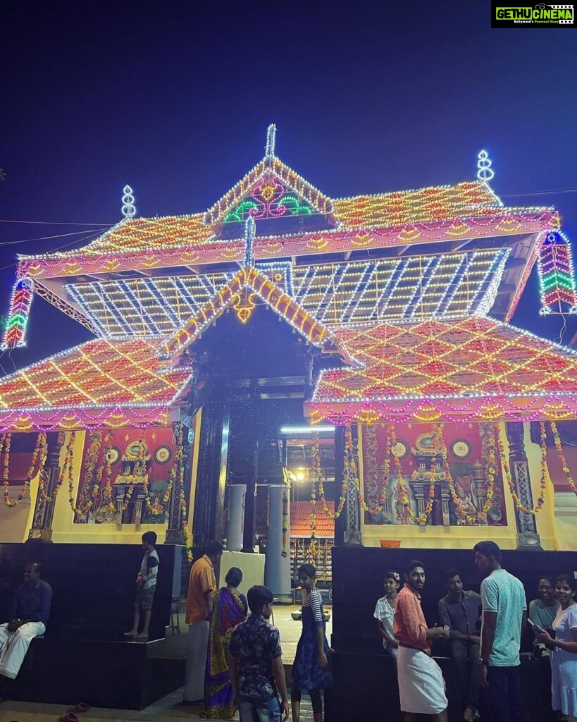 Aditi Ravi Instagram - #ulsavamvibes ❤️ #afteralongtime 😍 Arattupuzha Sree Sastha Temple