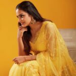 Aditi Ravi Instagram - 🫠🫠 📸 @arun_payyadimeethal 💄& 💁🏻‍♀️ @sreegeshvasan_makeupartist 👗 @kasavukendra_wedding_centre studio @maxxocreative #yellow #instagram