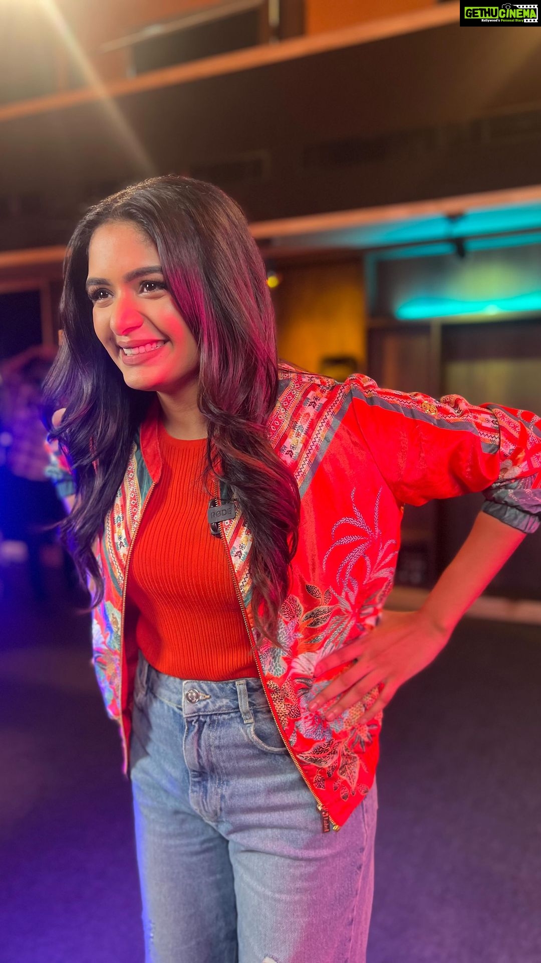 Aditi Shankar Instagram - Here are my moves for #vannarapettayila ! Canβt wait to see yours!! Get grooving π―π¦π₯ @sivakarthikeyan @bharathsankar πΆ @themadonne π¬ @saregamatamil @shanthitalkies #maaveeran #sk #aditishankar #trending #insta #shanthitalkies
