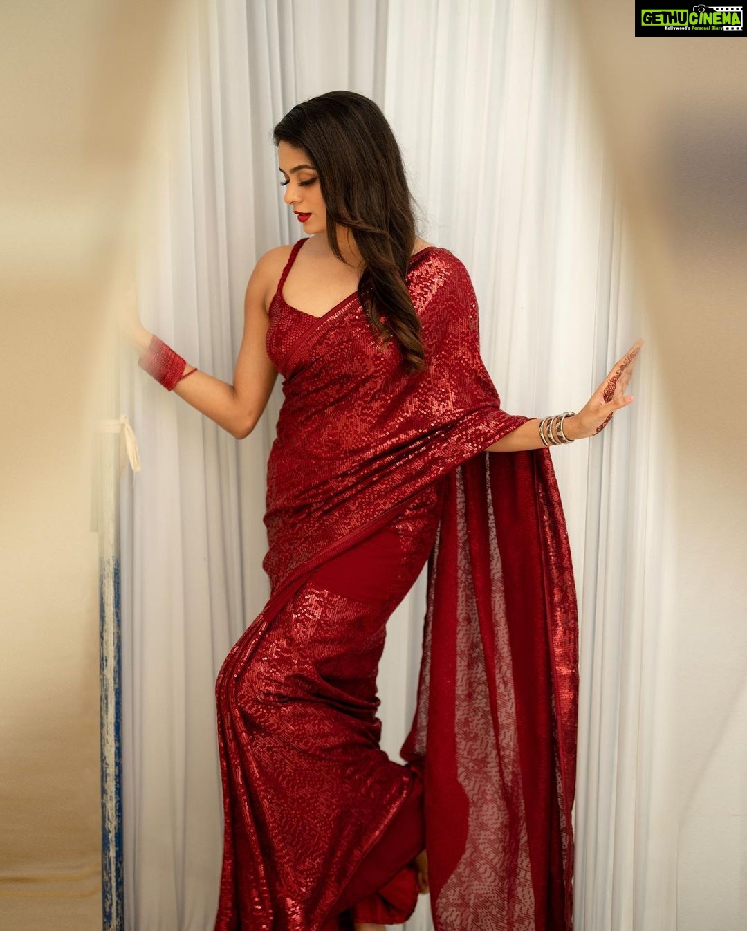 Aditi Shankar Instagram - Shoutout to my arms for always being on my side ππβ₯οΈπ«Ά . . . . . . . . . . . . . . Styled by: @dr.vinothinipandian Blouse : @nidhis_journal π: @artistrybyfathi πΈ: @kiransaphotography