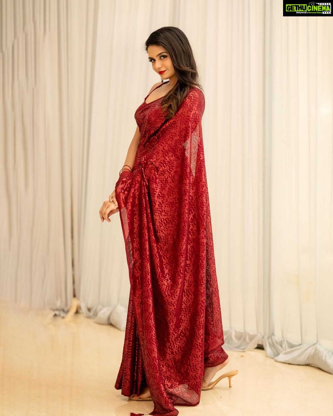Aditi Shankar Instagram - Shoutout to my arms for always being on my side ππβ₯οΈπ«Ά . . . . . . . . . . . . . . Styled by: @dr.vinothinipandian Blouse : @nidhis_journal π: @artistrybyfathi πΈ: @kiransaphotography