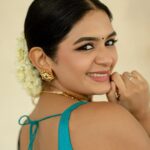 Aditi Shankar Instagram – Some that glitter ARE gold✨🫶
.
.
.
.
.
.
.
.
.
.
.
.
.
.
Styled by: @dr.vinothinipandian 
📸: @kiransaphotography 
💄: @artistrybyfathi 
Jewellery: @jcsjewelcreations 
Flowers: @the_bridal_store_chennai
