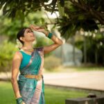 Aditi Shankar Instagram - Some that glitter ARE gold✨🫶 . . . . . . . . . . . . . . Styled by: @dr.vinothinipandian 📸: @kiransaphotography 💄: @artistrybyfathi Jewellery: @jcsjewelcreations Flowers: @the_bridal_store_chennai