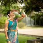 Aditi Shankar Instagram - Some that glitter ARE gold✨🫶 . . . . . . . . . . . . . . Styled by: @dr.vinothinipandian 📸: @kiransaphotography 💄: @artistrybyfathi Jewellery: @jcsjewelcreations Flowers: @the_bridal_store_chennai