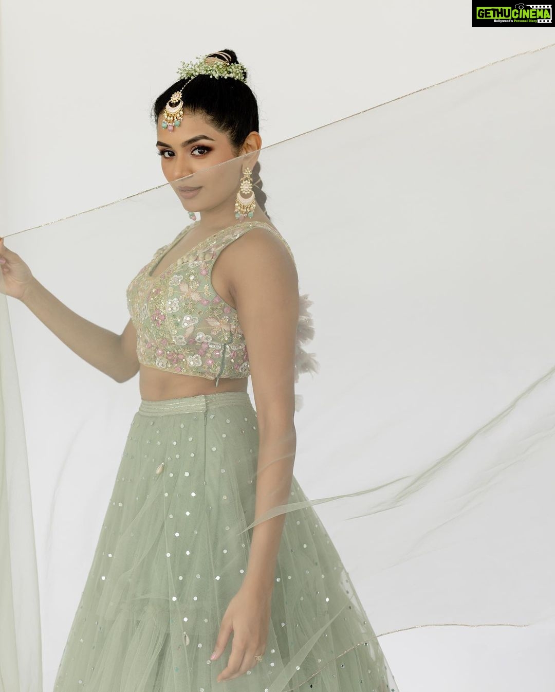 Aditi Shankar Instagram - Crazy but Desi ✨ . . . . . . . . . . . . . Styled by: @dr.vinothinipandian 💄: @artistrybyfathi 📸: @kiransaphotography Accessories: @evesspatikas Flowers: @the_bridal_store_chennai