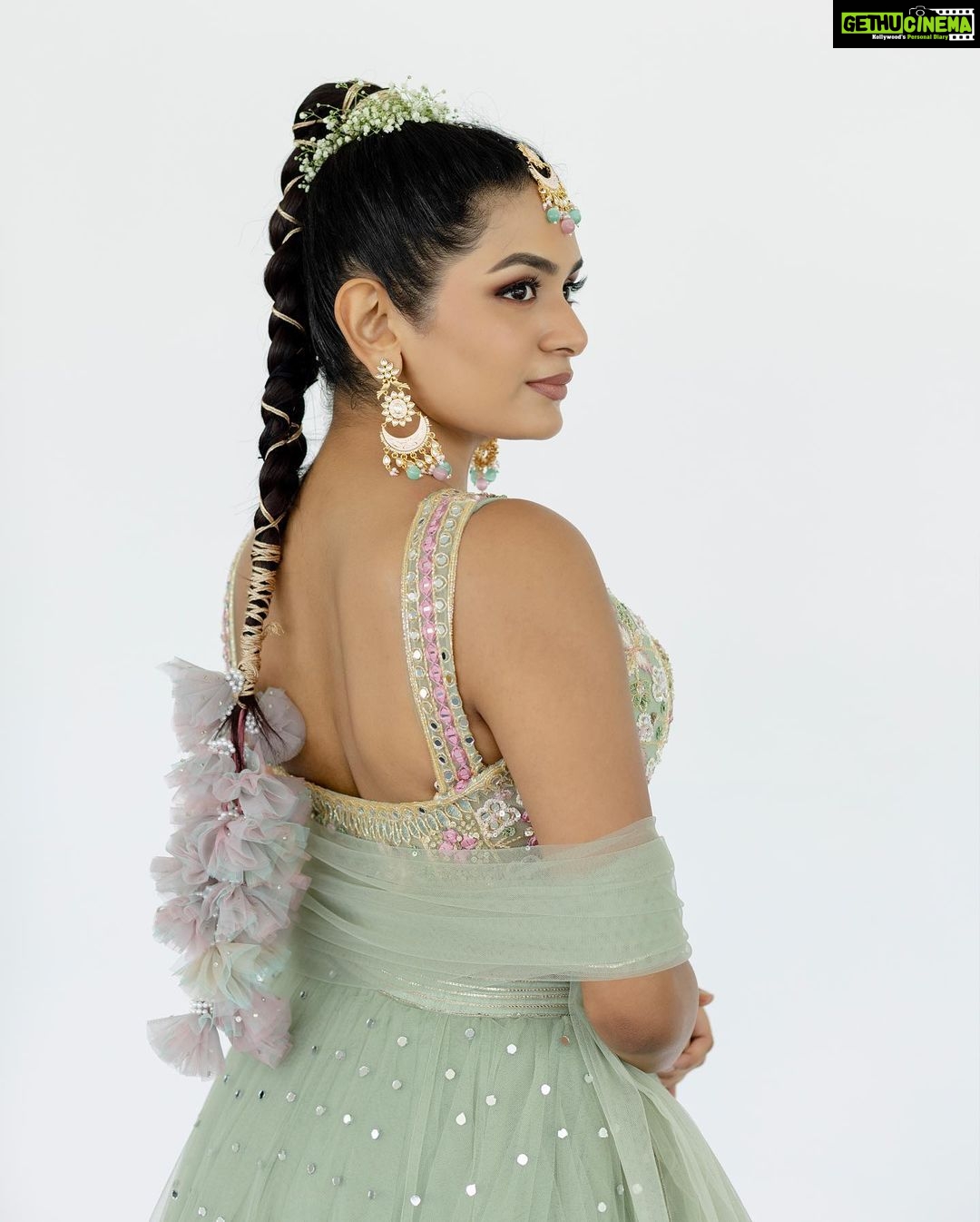 Aditi Shankar Instagram - Crazy but Desi ✨ . . . . . . . . . . . . . Styled by: @dr.vinothinipandian 💄: @artistrybyfathi 📸: @kiransaphotography Accessories: @evesspatikas Flowers: @the_bridal_store_chennai